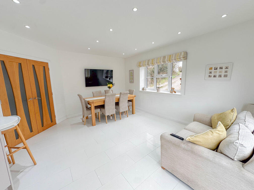 Additional image 6 of Pilton