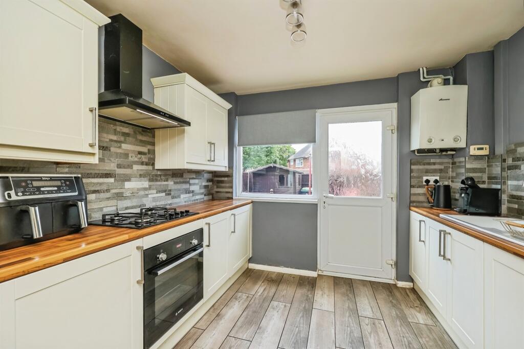 House in Nottingham, Washdyke, Hucknall - More