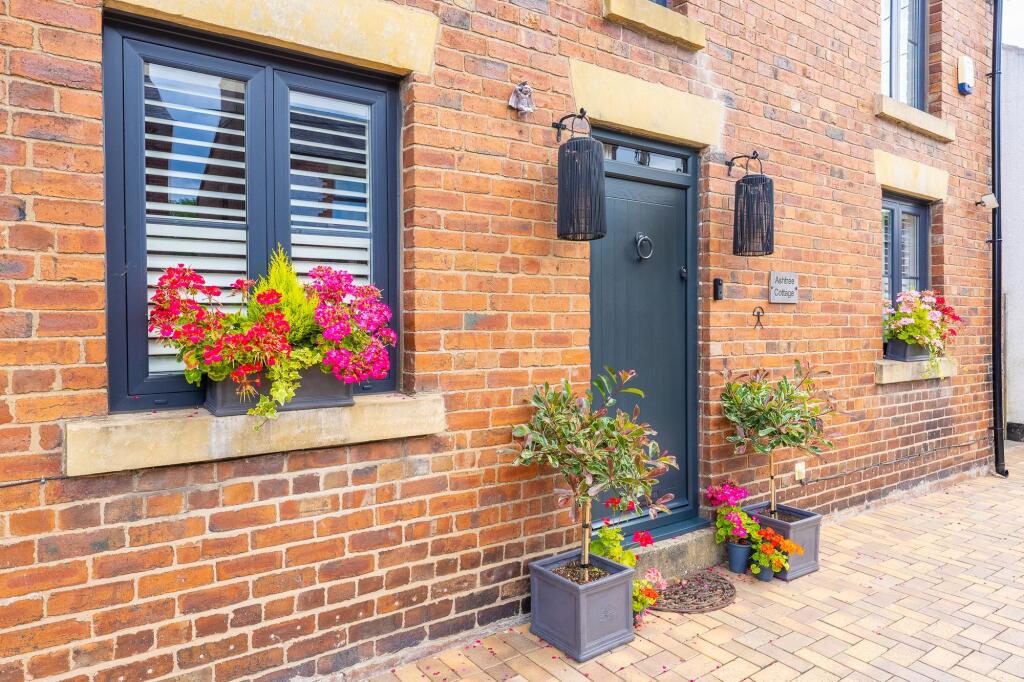 High Street, Ffrith, LL11 photo 2