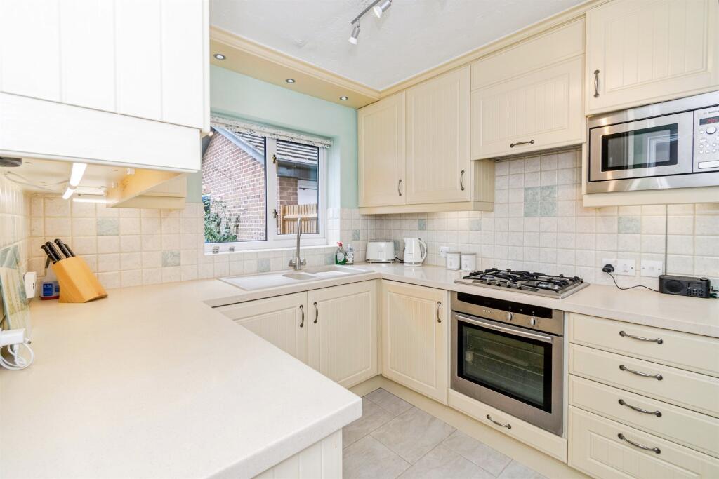House in Eastleigh, Fair Oak and Horton Heath - View 3