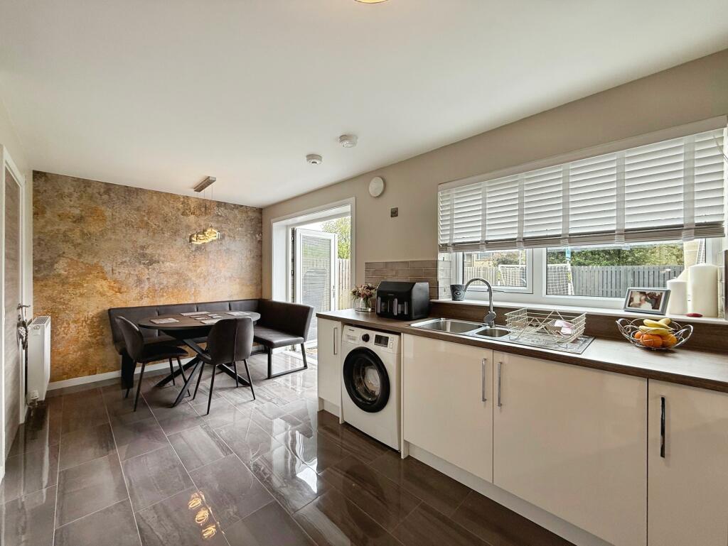 House in Glasgow, South Lanarkshire - More