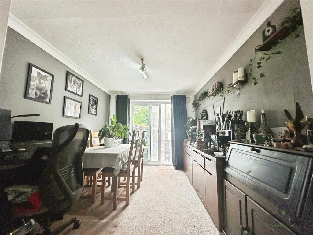 Ripon Close, Rainham, Gillingham, Kent, ME8 photo 4