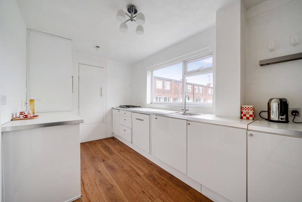 Apartment in London, London Borough of Richmond upon Thames - More