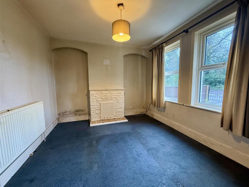 House in Blackwater, Darby Green, Yateley - View 5