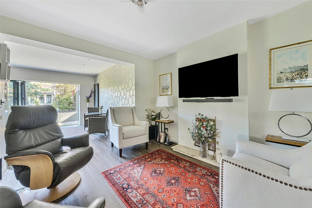 House in Runnymede, Addlestone - More