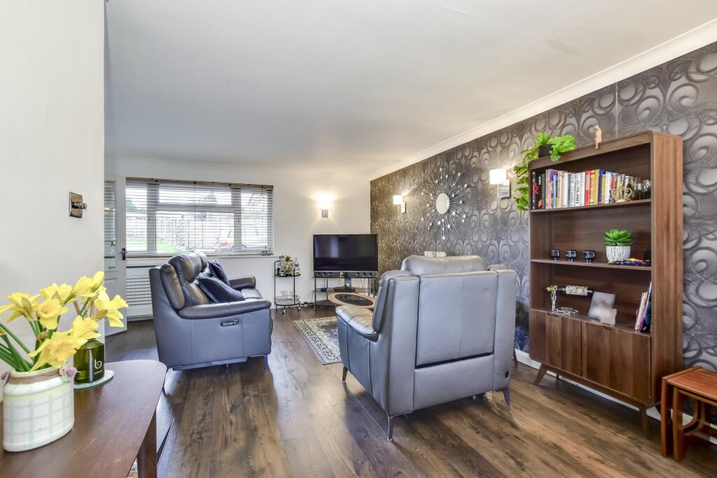 Dorrofield Close, Croxley Green, Rickmansworth, WD3 photo 2