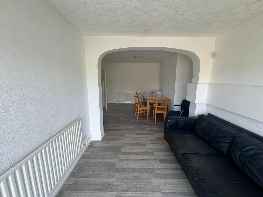 4 bedroom semi-detached house for rent