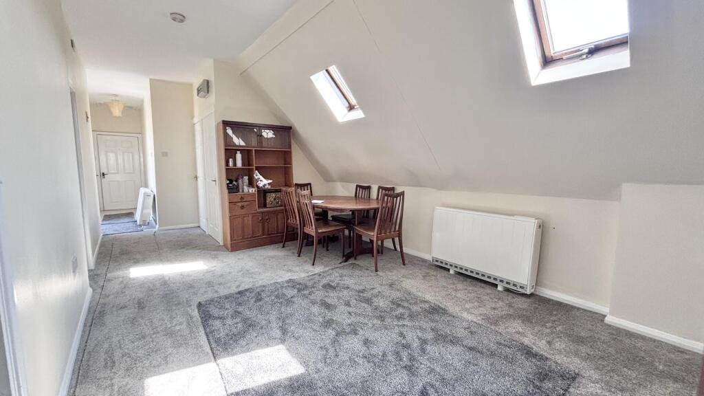 Apartment in Southend-on-Sea - View 3