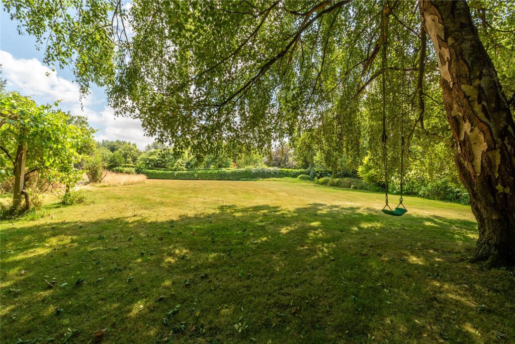 House in Mole Valley, Betchworth - View 5