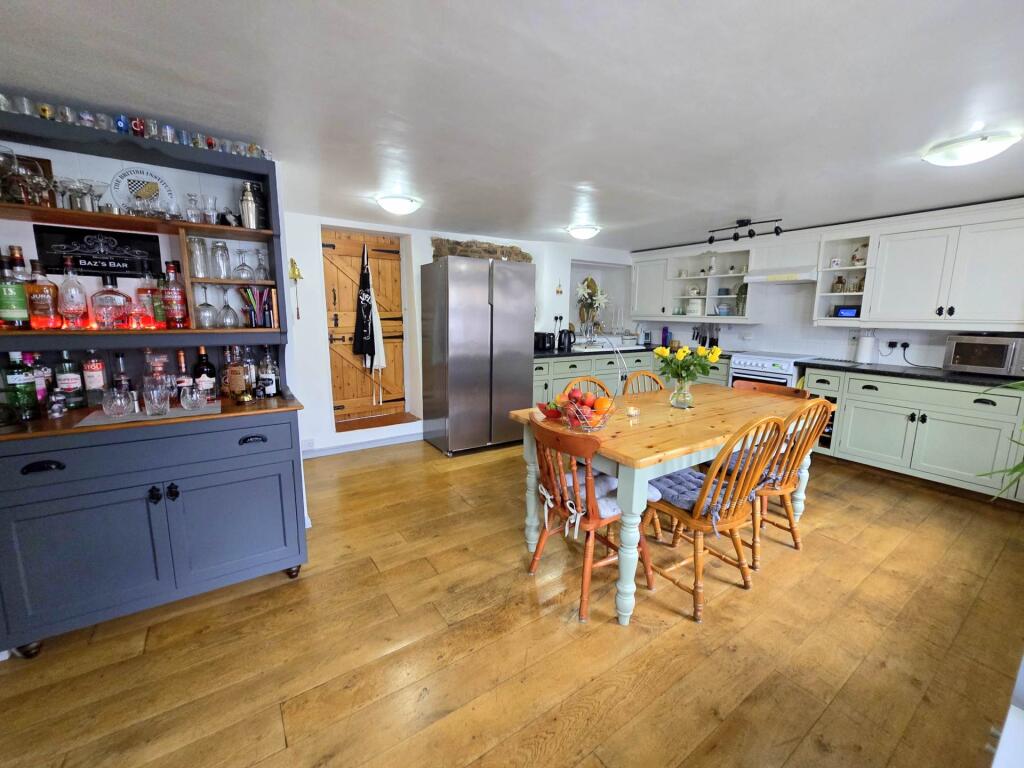 4 Rickards Row, Buckland Brewer photo 2