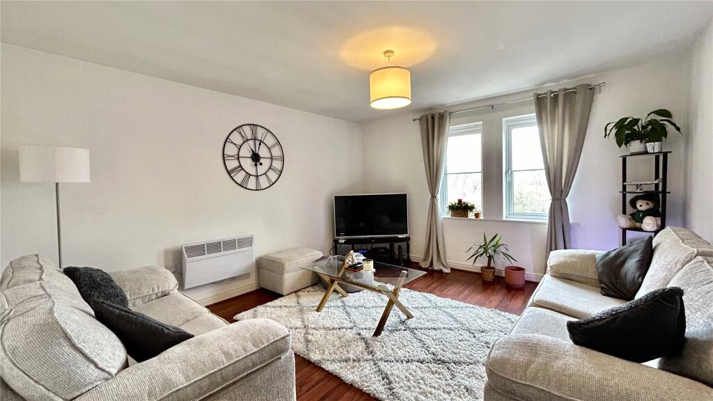 Apartment in Bracknell, Jennett's Park, Hanworth - View 2