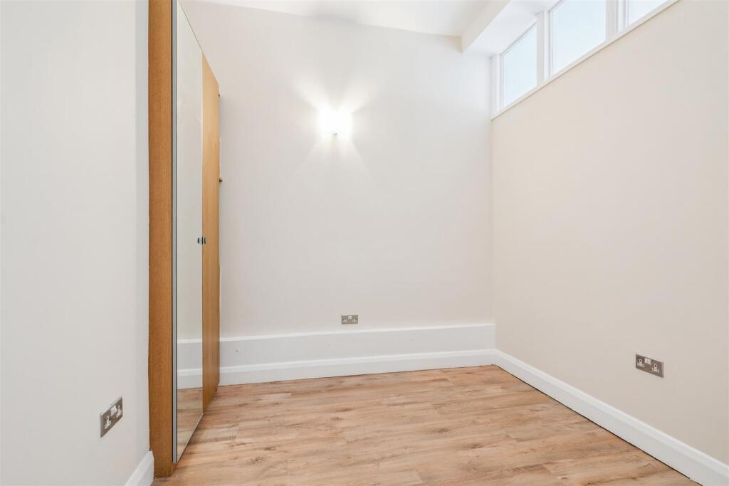 Apartment in London - More