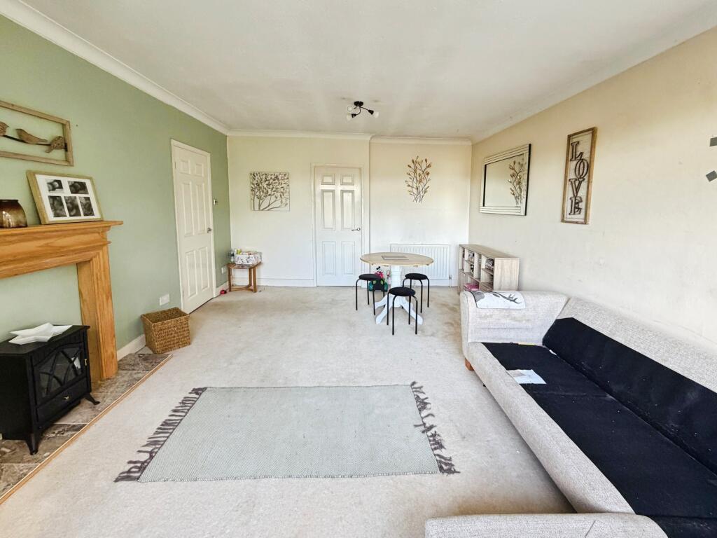 Apartment in Sheffield, Totley Rise, Bradway - View 5