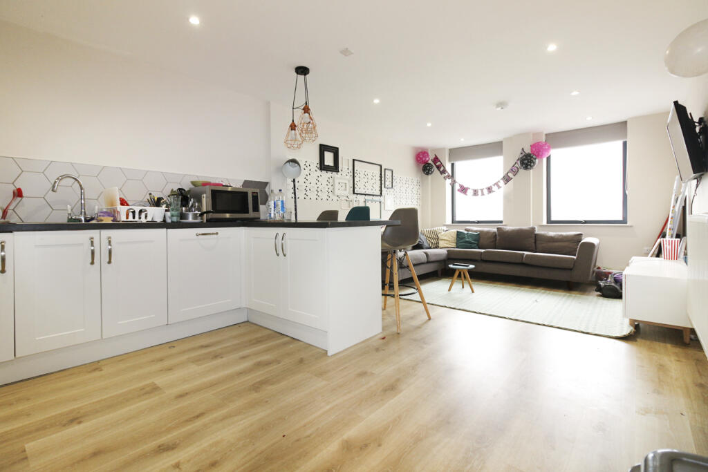 House in Cardiff, Maindy, Cathays - View 2