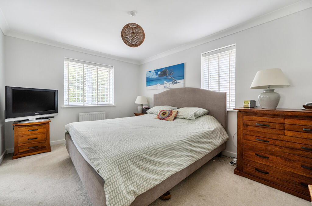 House in Binfield, Temple Park - View 5