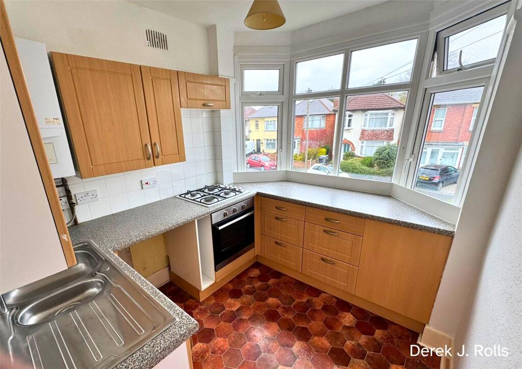 King Edward Avenue, Moordown, Bournemouth, Dorset, BH9 photo 4