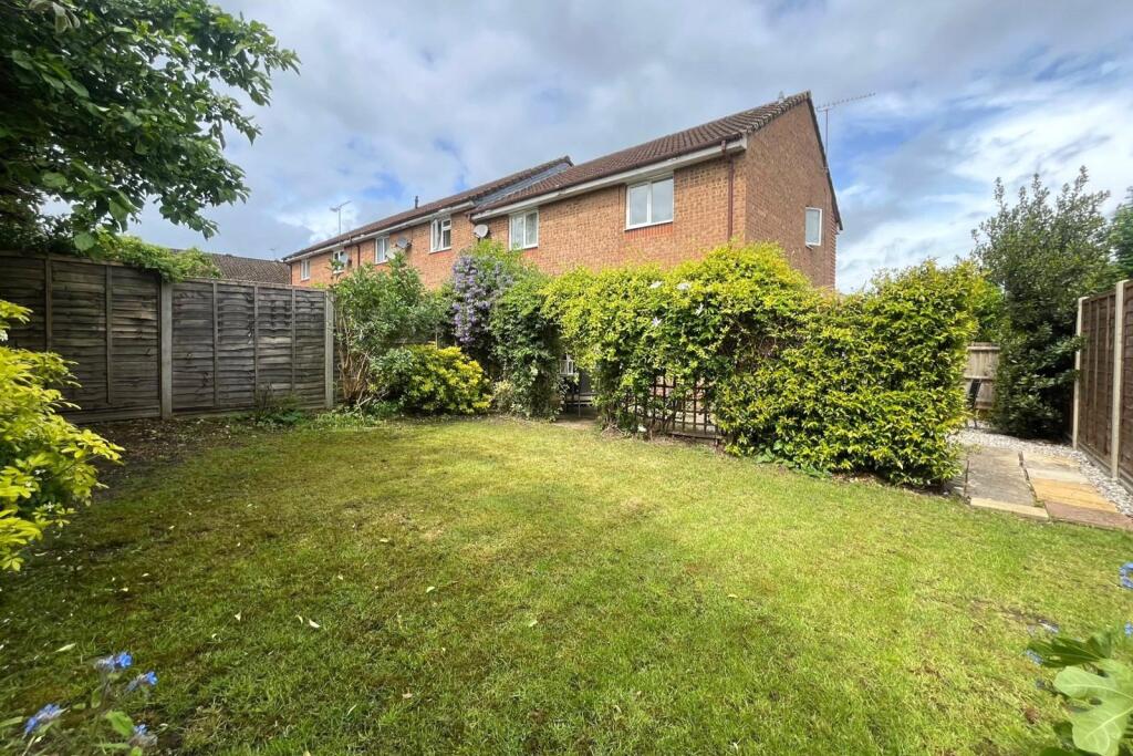 Selborne Gardens, Farnham, Surrey, GU9 - View 4