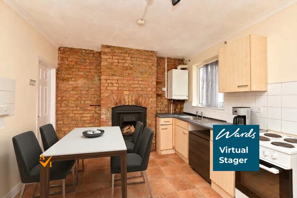 House in Chatham, Medway - More