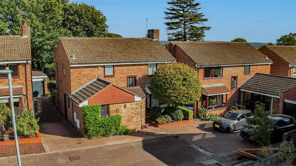 Main image of property: Linden Glade, Hemel Hempstead, HP1