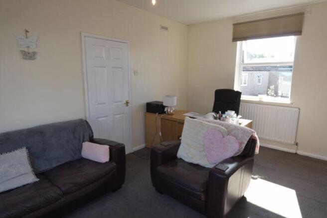 Lounge to first floor apartment