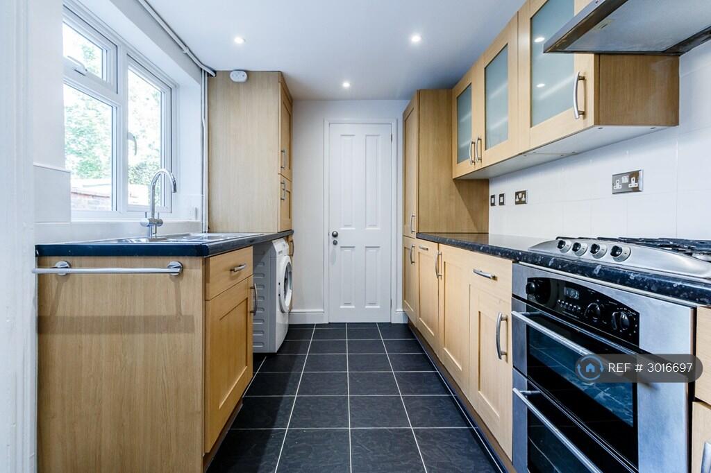 House in Slough - View 5