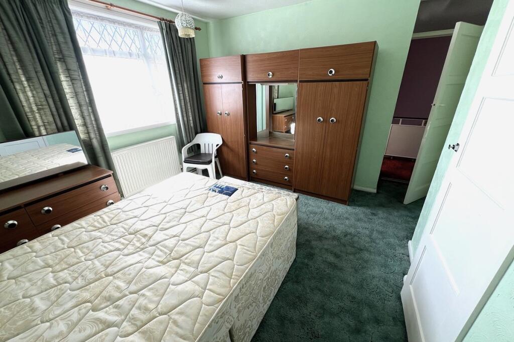 Newbolt Road, Paulsgrove, Portsmouth, Hampshire, PO6 4JQ - More