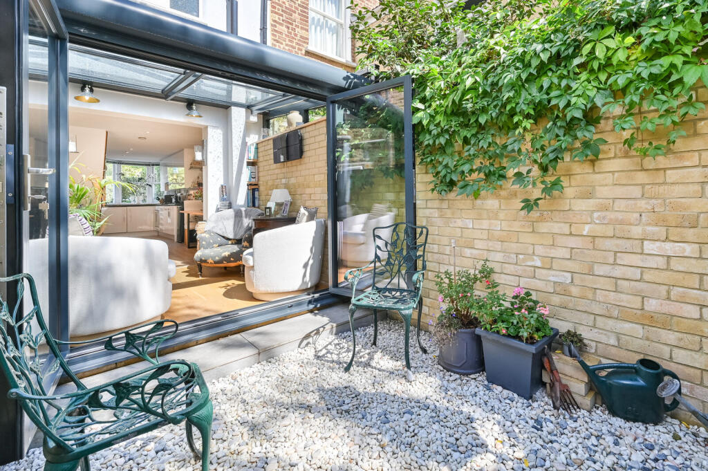 House in London - View 5