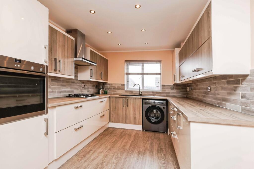 Holly Road, ROWLEY REGIS photo 4