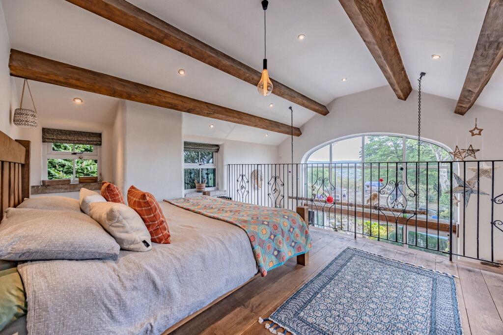 Lumb Cottage, Dewsnap Lane, Mottram. photo 4