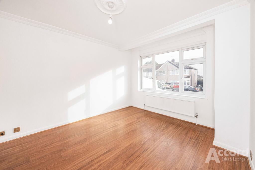 House in London, Collier Row - View 5