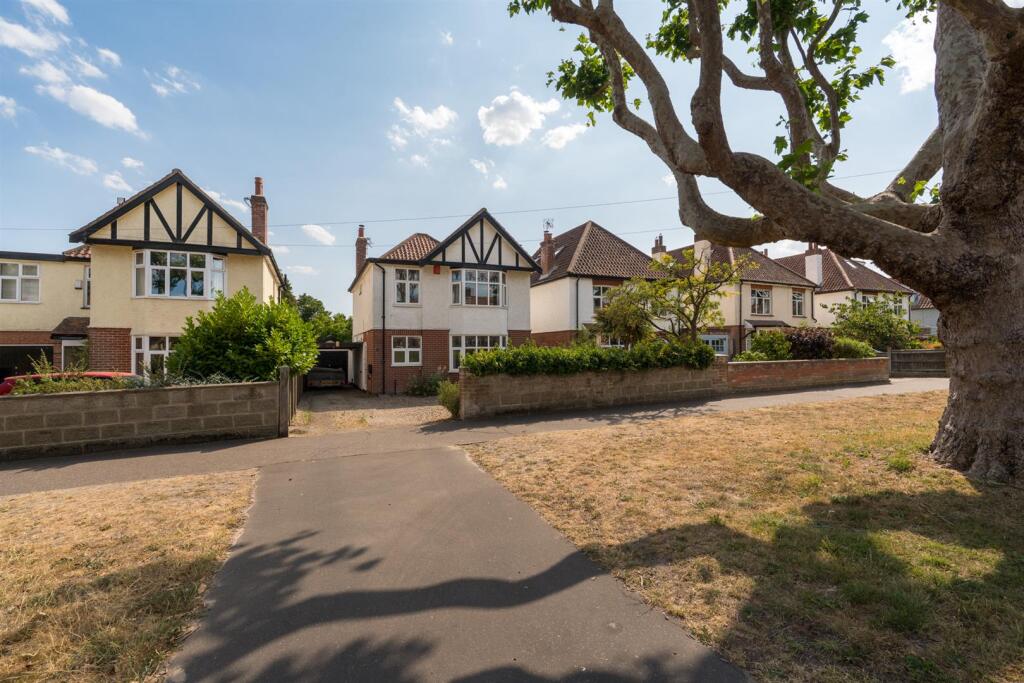 House in Norwich, Earlham Rise - More