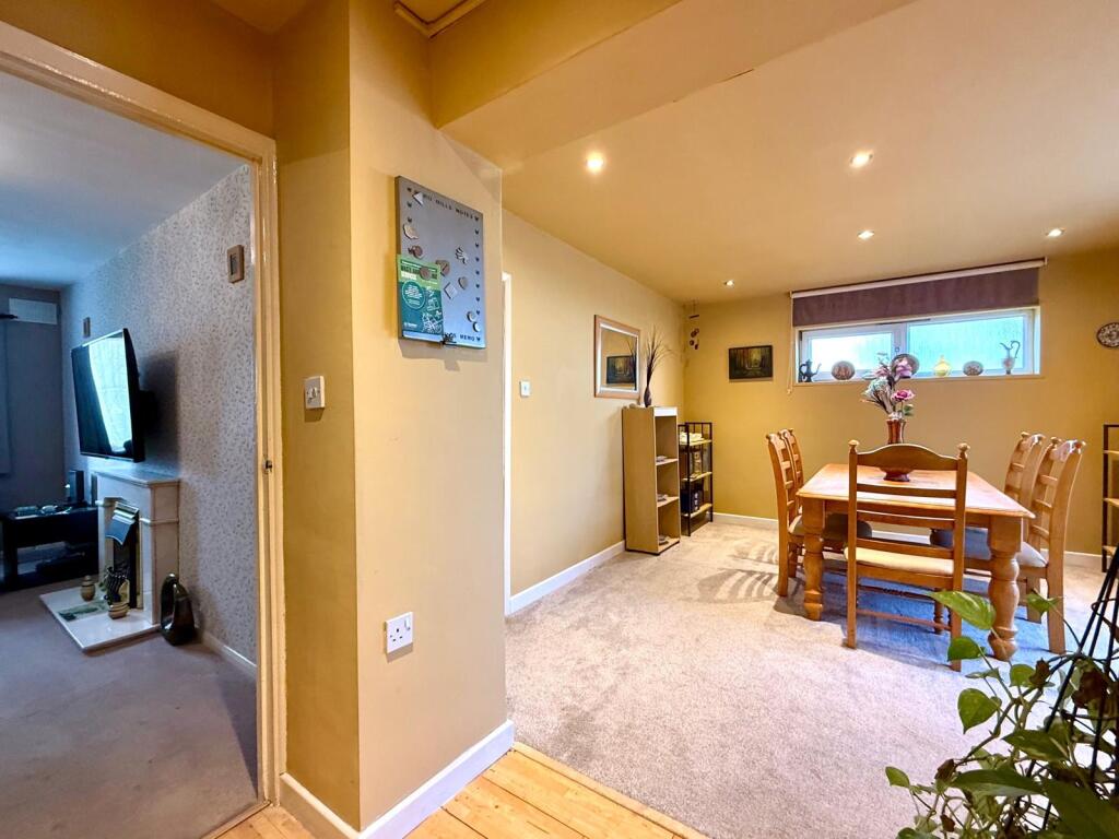Worsley Road, Freshbrook, Swindon photo 3
