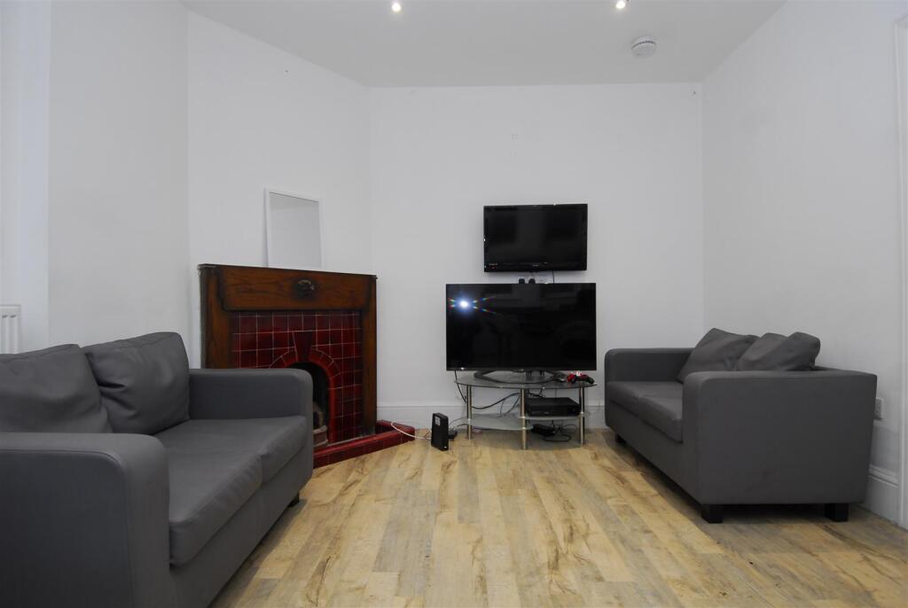 House in Plymouth - View 4