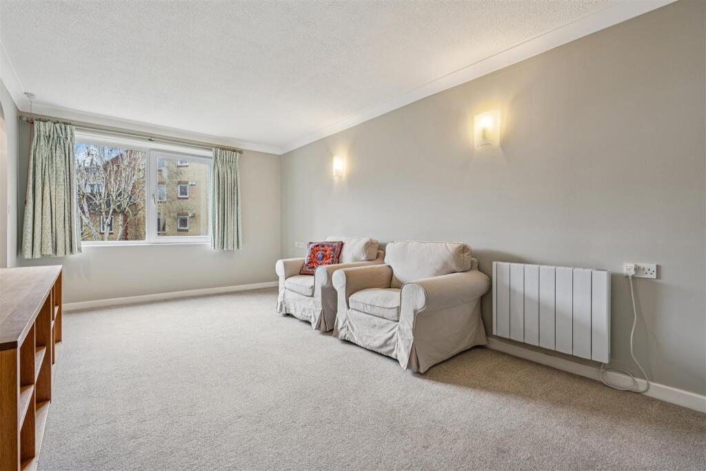 Main image of property: Fishers Lane, London, W4