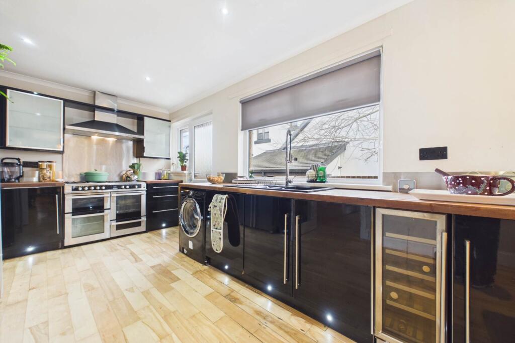 Silverbirch Gardens, Quarter, Hamilton photo 3