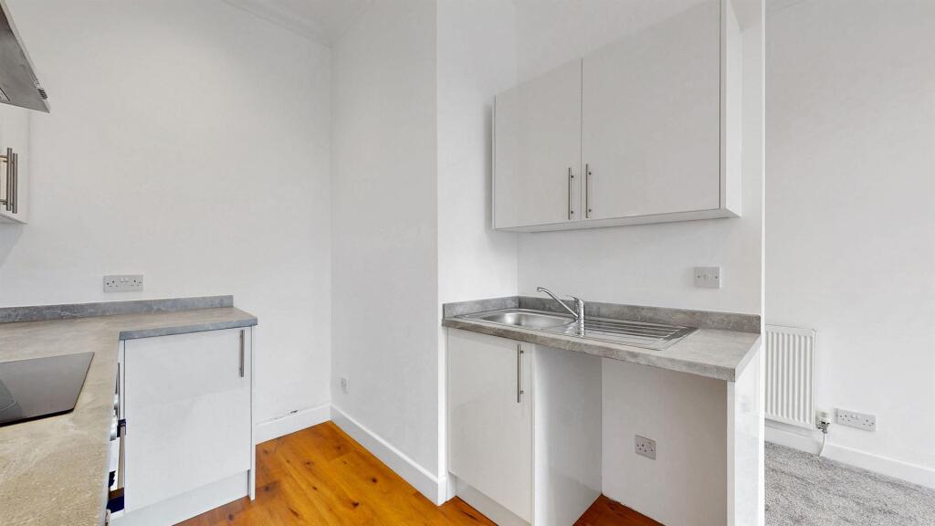 Apartment in Clydebank, Whitecrook - More