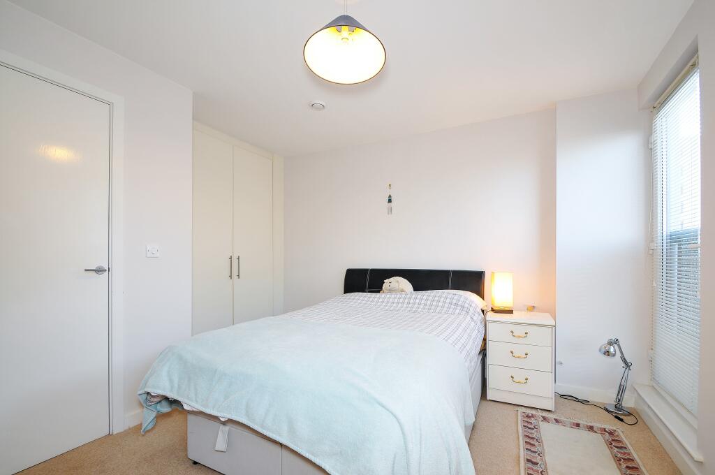 Apartment in Southall - More