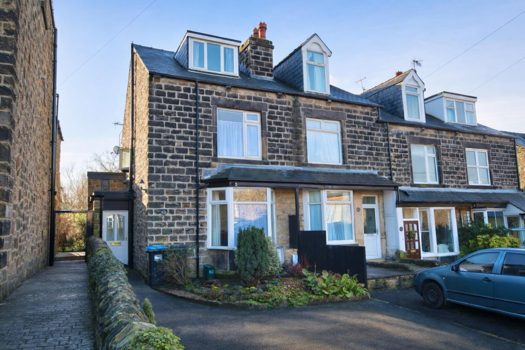 Main image of property: Carlton Leys, Crossland Road, Hathersage, Hope Valley, Derbyshire, S32 1AN