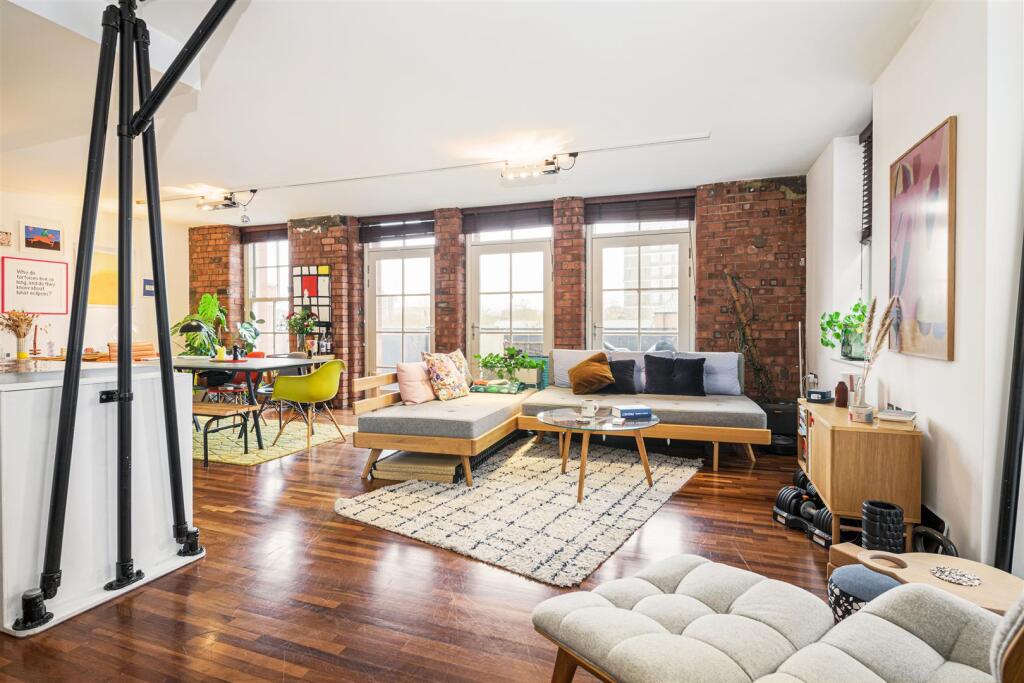 Main image of property: Green Walk, London