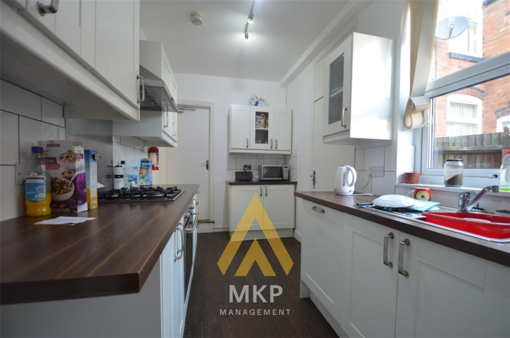 5 bedroom terraced house for rent