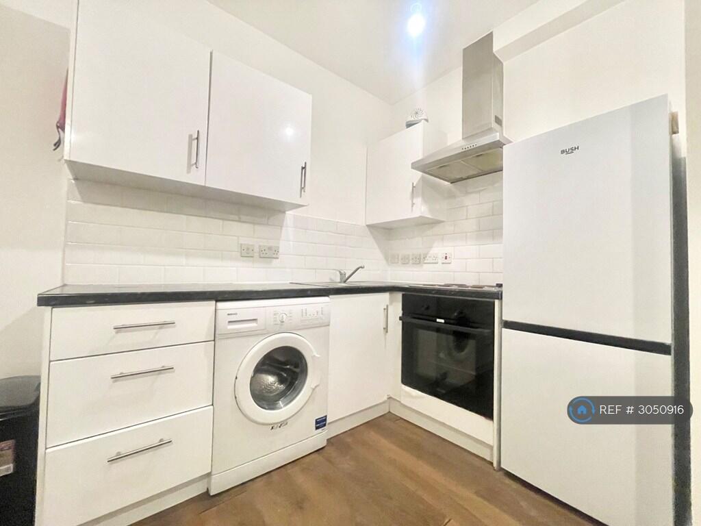 Apartment in London - View 3