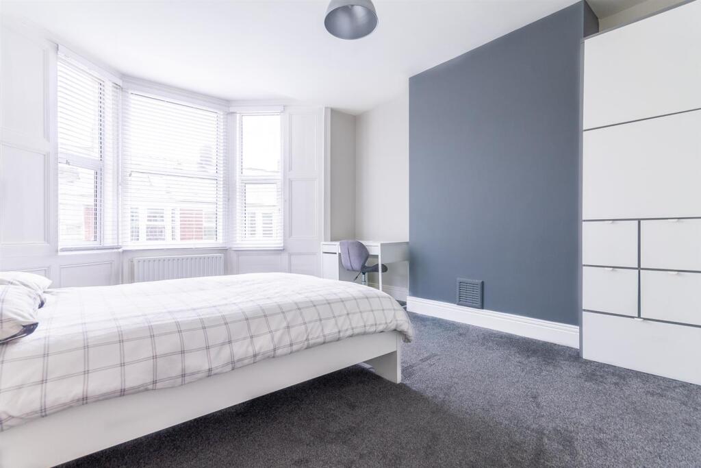 Apartment in Newcastle upon Tyne - View 5