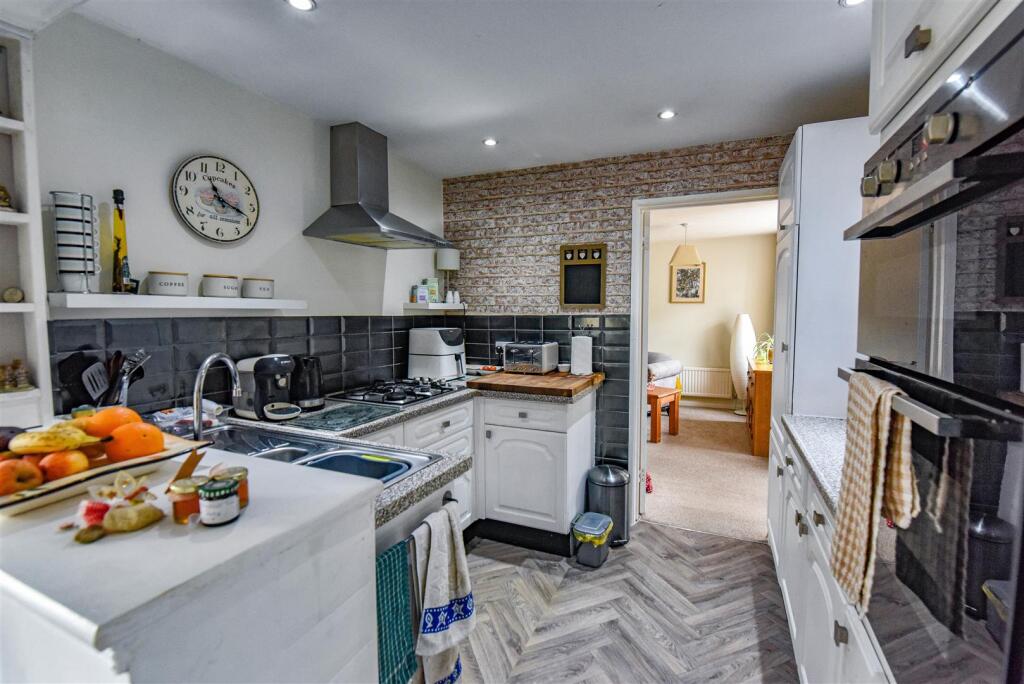 House in Gloucester - View 4