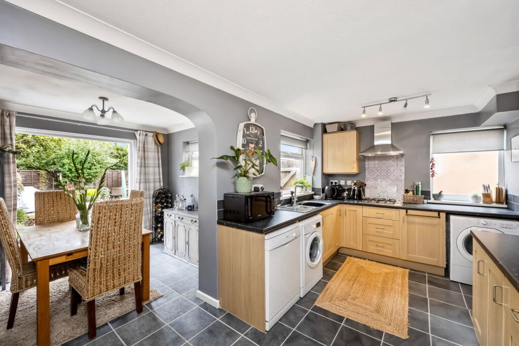 Priory Road, Hassocks, West Sussex, BN6 8PS photo 4