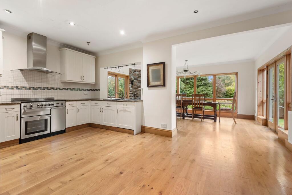 Brocklehurst Drive, Prestbury, SK10 photo 4