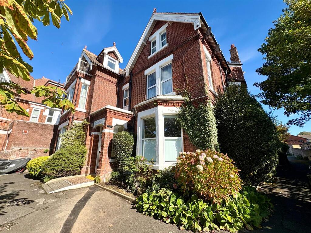 Main image of property: Beach Rd, Littlehampton