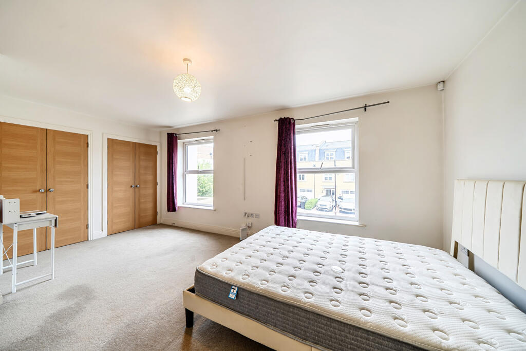 Apartment in Southall - More