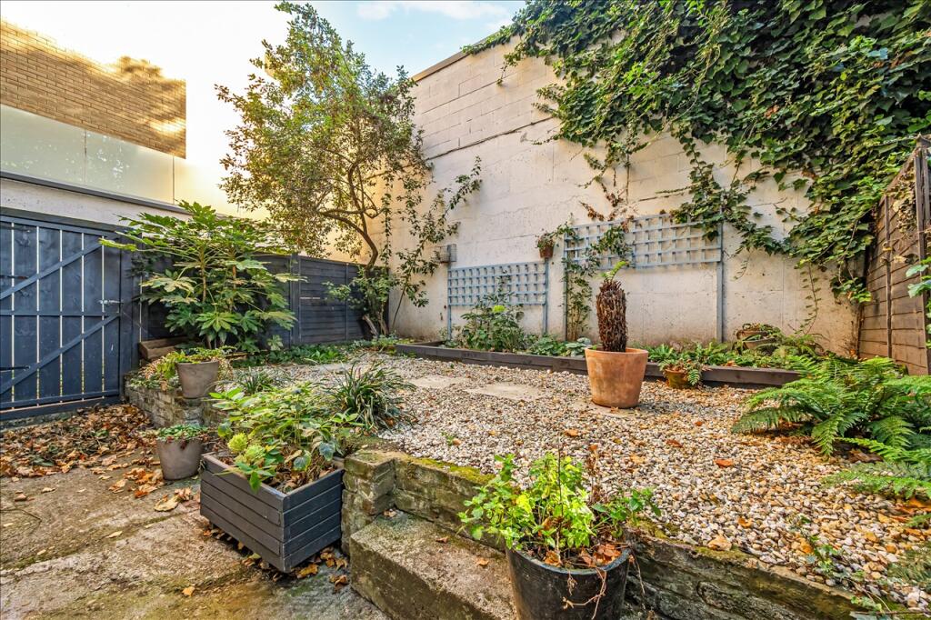 Apartment in London - More