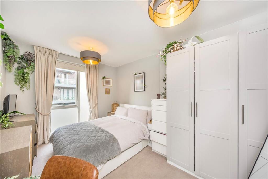 Apartment in London - More