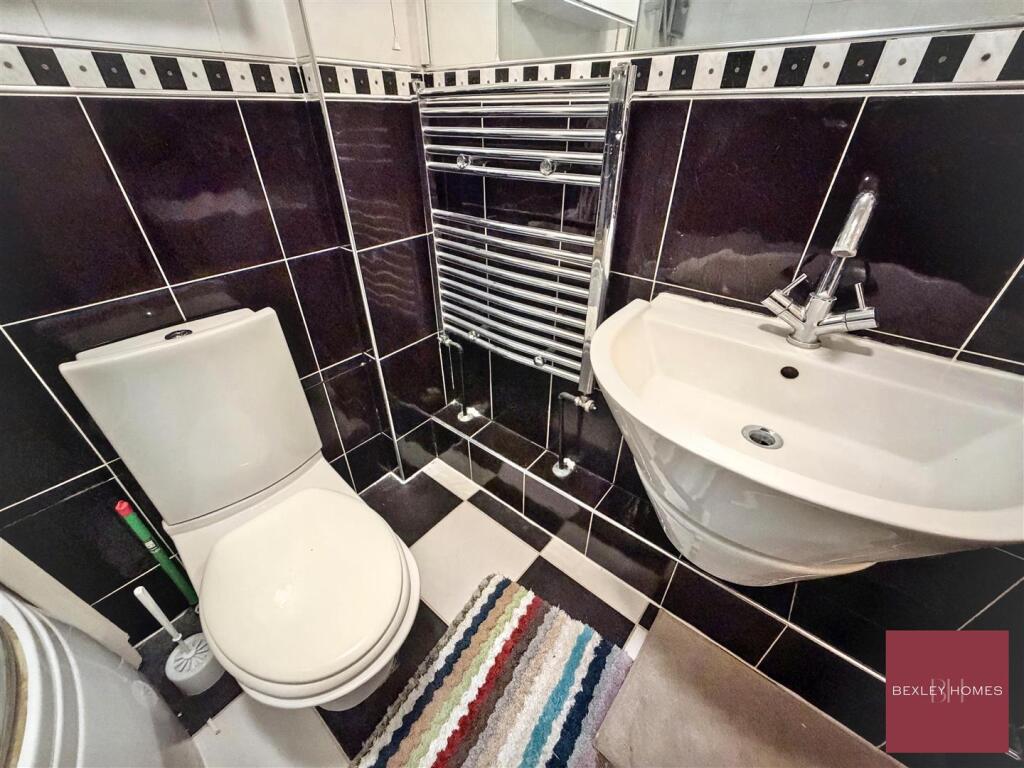 House in Dartford - More